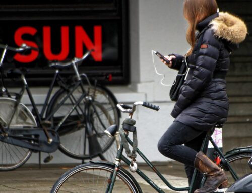 Radfahren mit Kopfhörern: Was erlaubt ist und welche Regeln gelten