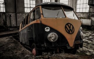 Neue EU-Altfahrzeug-Verordnung: Was sich beim Auto-Recycling ab 2026 ändert 2 scrap car rust repair broken pit 639688