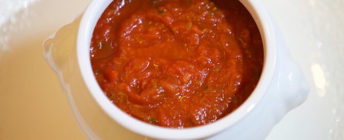 tomato sauce tomato puree 2729689