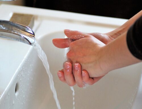 Händewaschen mit kaltem oder warmem Wasser: Was wirklich gegen Keime hilft