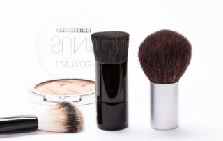 cosmetics, make up, paint brush, kabuki-pnsel, bristles, hair, cylindrical, metal sleeve, aluminum, instruct, matting the skin, white, skin color, black, gray, cosmetics, cosmetics, cosmetics, make up, make up, make up, make up, make up