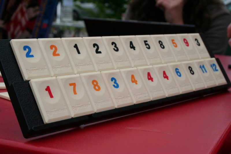 Rummikub Regeln Eine Anleitung für das beliebte Legespiel Wissensstoff